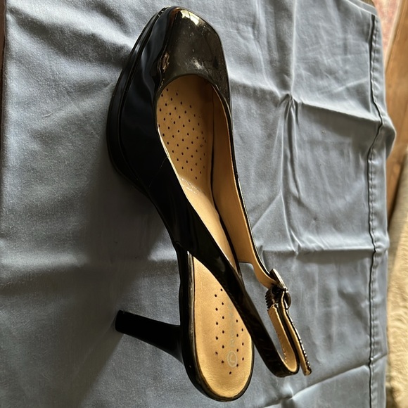 Rockport sling back heels, size 6. - Picture 3 of 5